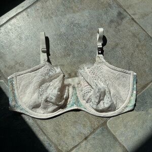 Victoria's Secret Dream Angels Push-up 38DD Cream Lace‎ Sequin Underwire Bra